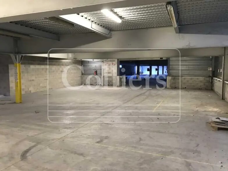 Light Industrial in Aubagne to rent - Interior Photo - Image 3 of 5