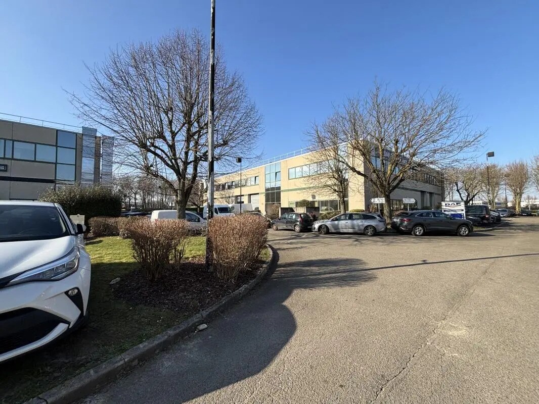 Industrial in Villepinte to rent Building Photo- Image 1 of 15