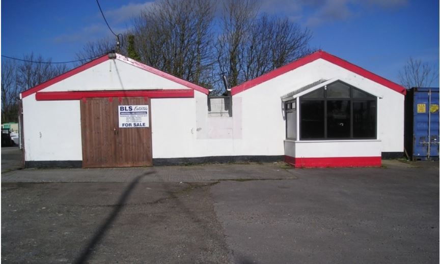 4 Dundance Lane, Pool for sale Primary Photo- Image 1 of 1