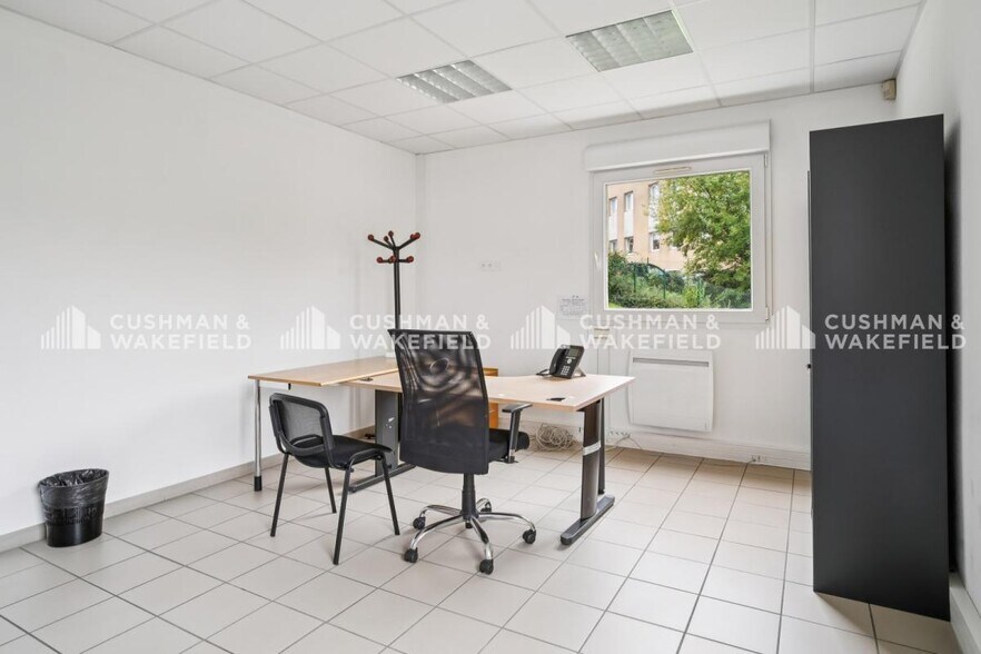 13 Chemin Des Hirondelles, Dardilly for sale - Interior Photo - Image 2 of 13