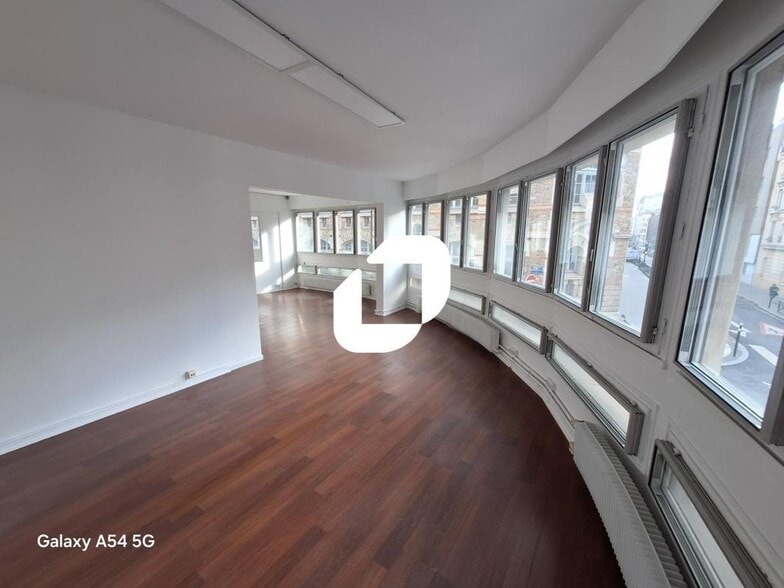 Office in Boulogne-Billancourt to rent - Interior Photo - Image 2 of 7