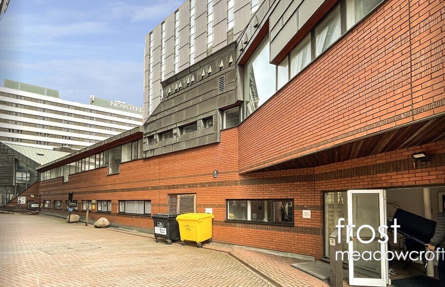 191 Talgarth Rd, London to rent - Building Photo - Image 2 of 3