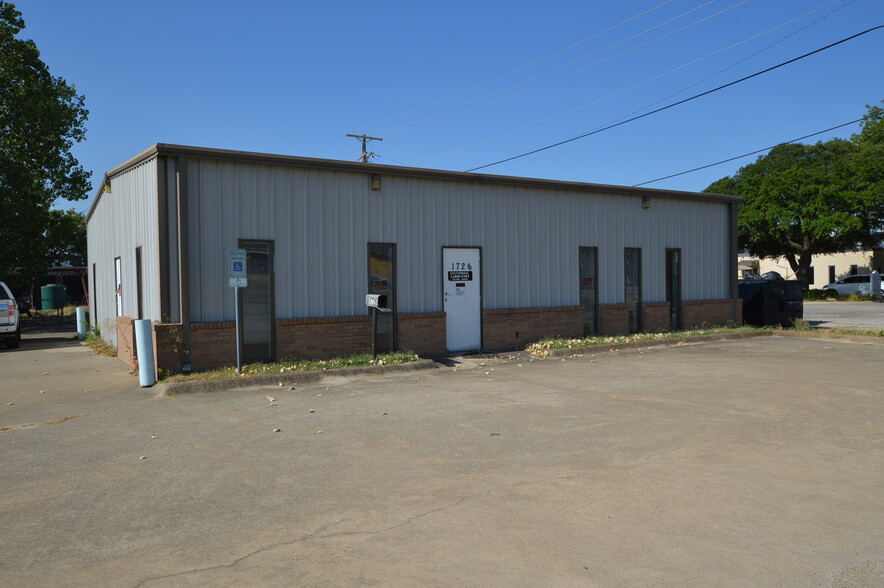 1726 Commerce St, Garland, TX for rent - Building Photo - Image 1 of 5