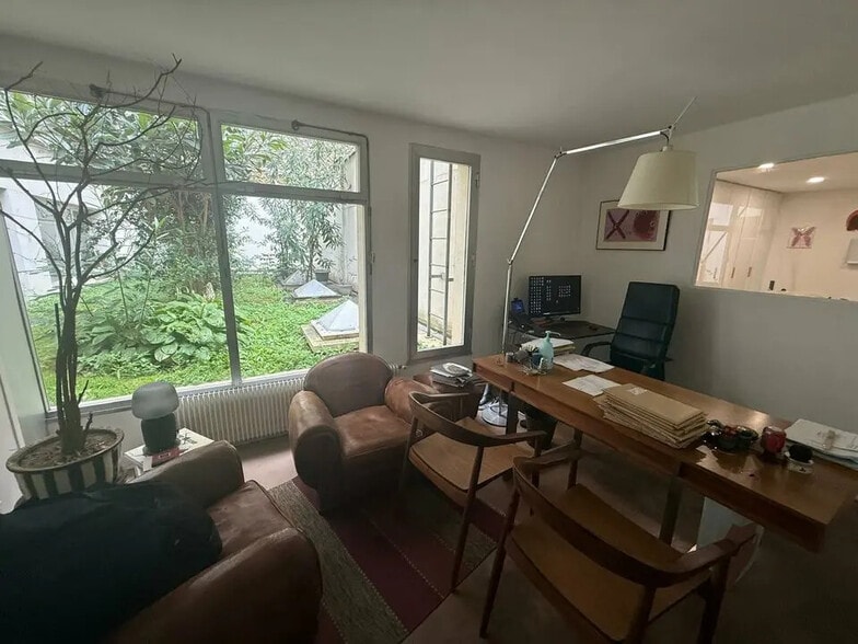 Build-to-Rent in Paris for sale - Interior Photo - Image 2 of 10