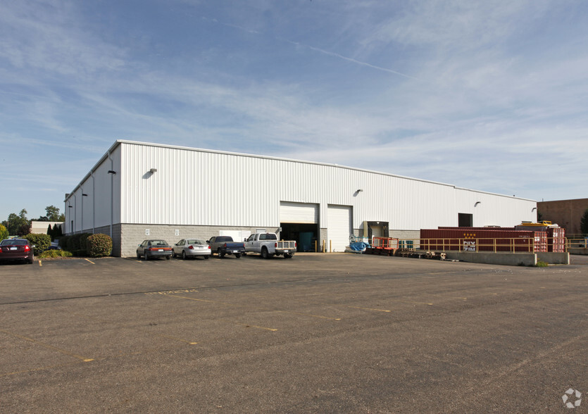 55395-55397 Lyon Industrial Dr, New Hudson, MI for rent - Building Photo - Image 2 of 5