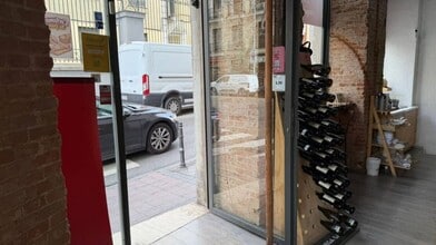 Retail in Madrid, Madrid to rent Interior Photo- Image 1 of 8