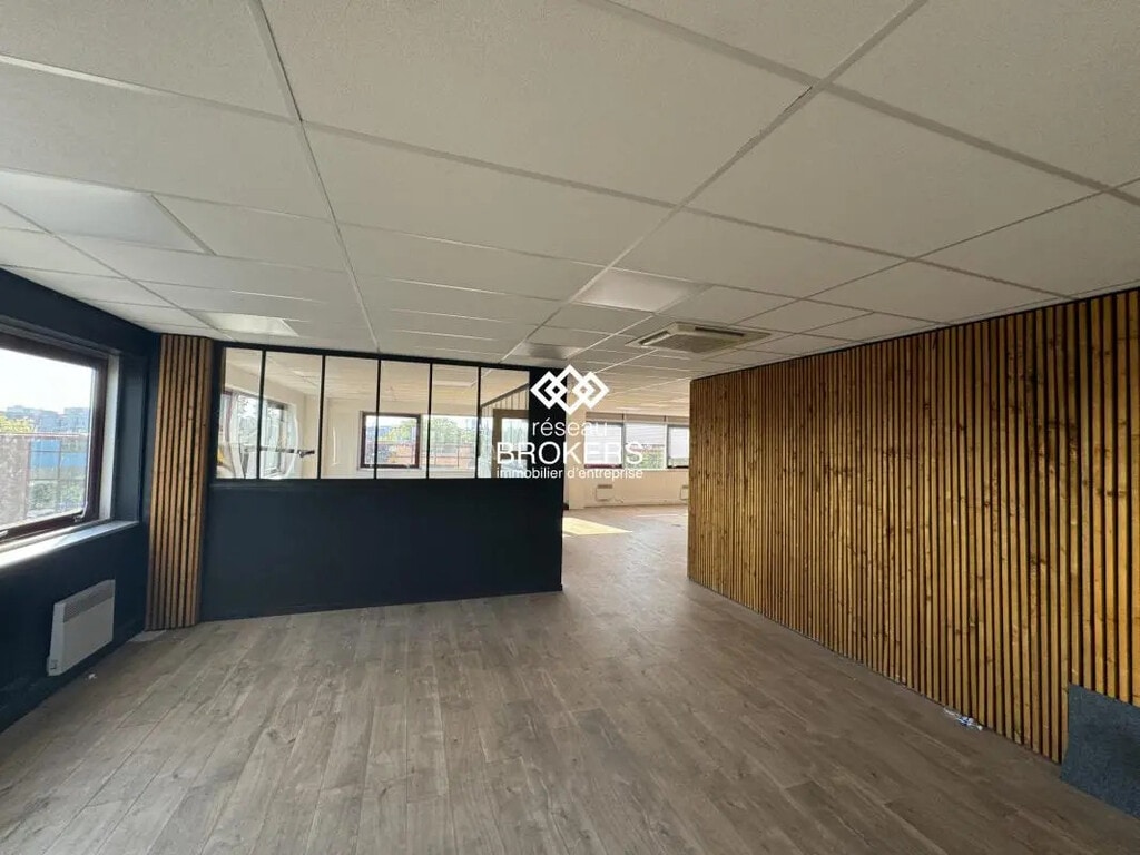 Location Bureaux 199 m² - Photo 1