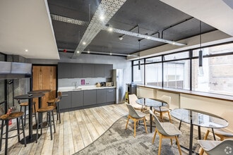 33-35 Cathedral Rd, Cardiff to rent Interior Photo- Image 1 of 24