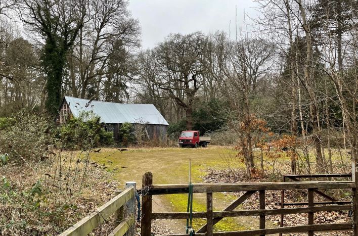 7 Guildford Rd, Ottershaw for sale Primary Photo- Image 1 of 1