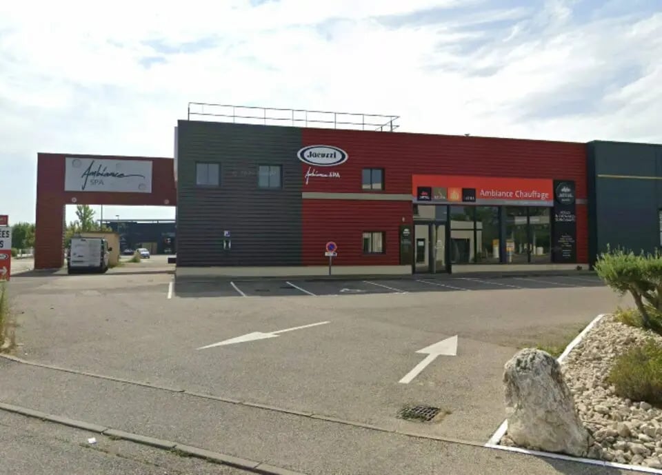 Location Commerce 720 m² - Photo 1