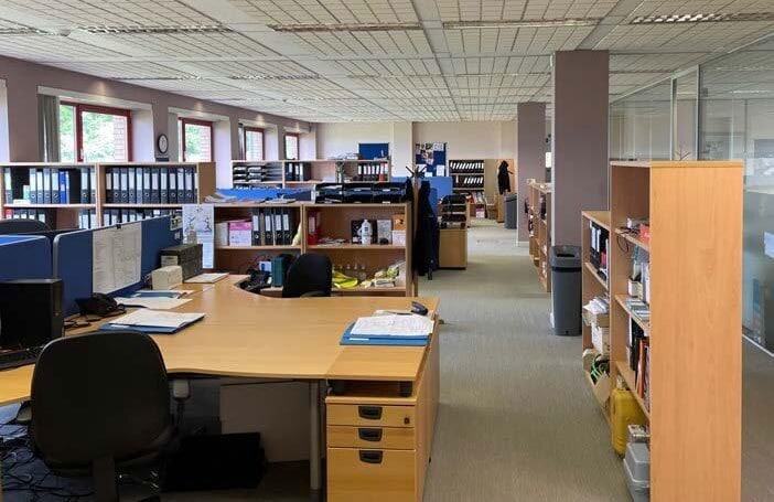 4A Royston Rd, Livingston to rent - Building Photo - Image 3 of 5