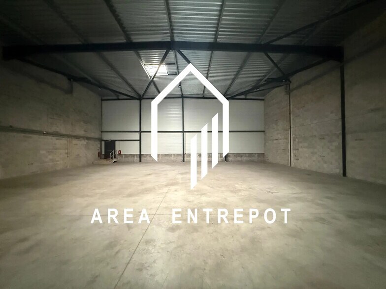 Light Industrial in Aix-en-Provence to rent - Interior Photo - Image 1 of 7