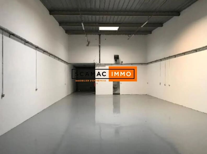 Industrial in Nanterre to rent - Interior Photo - Image 3 of 5