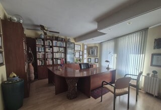 Retail in Manresa, Barcelona to rent Interior Photo- Image 1 of 4