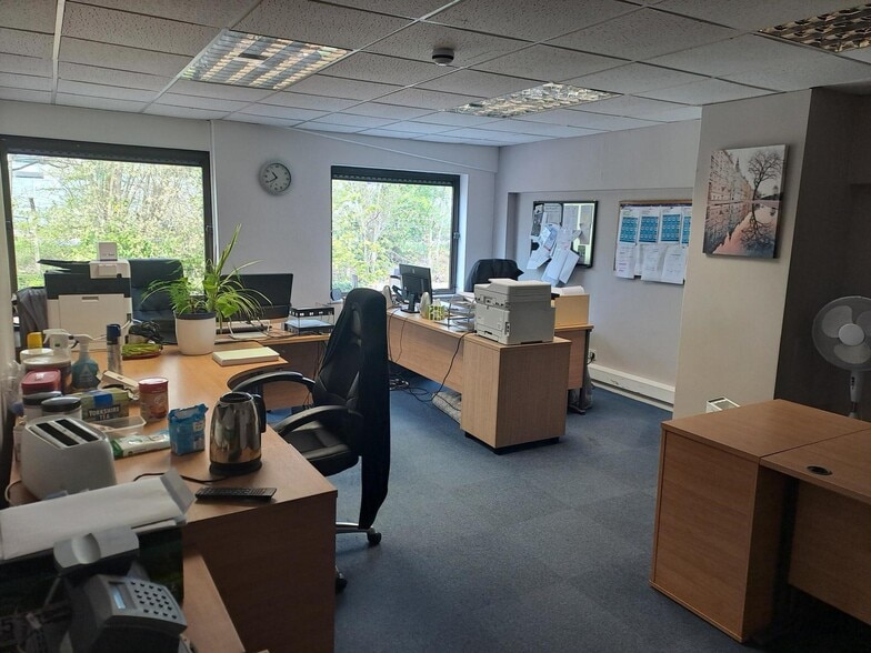 Little Mundells, Welwyn Garden City to rent - Building Photo - Image 3 of 5
