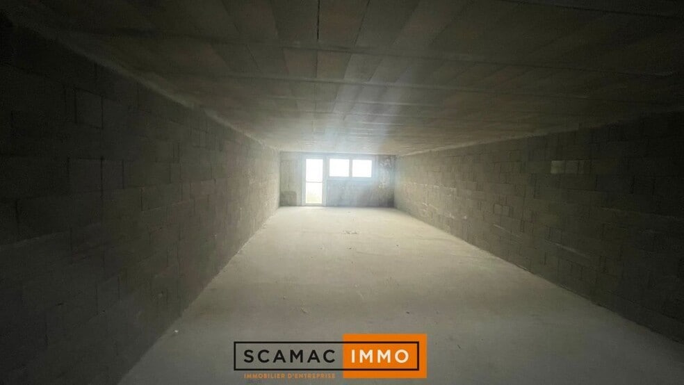 Industrial in Saint-Chéron to rent - Interior Photo - Image 2 of 5