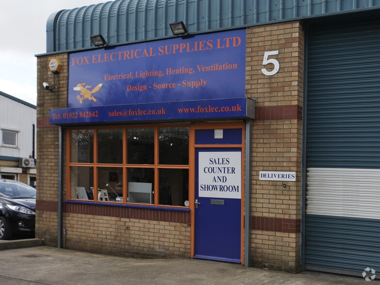 Cardinal Clos, Lincoln to rent - Building Photo - Image 3 of 6