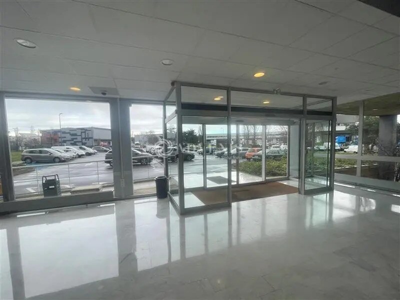 Office in Aulnay-sous-Bois to rent Building Photo- Image 1 of 6
