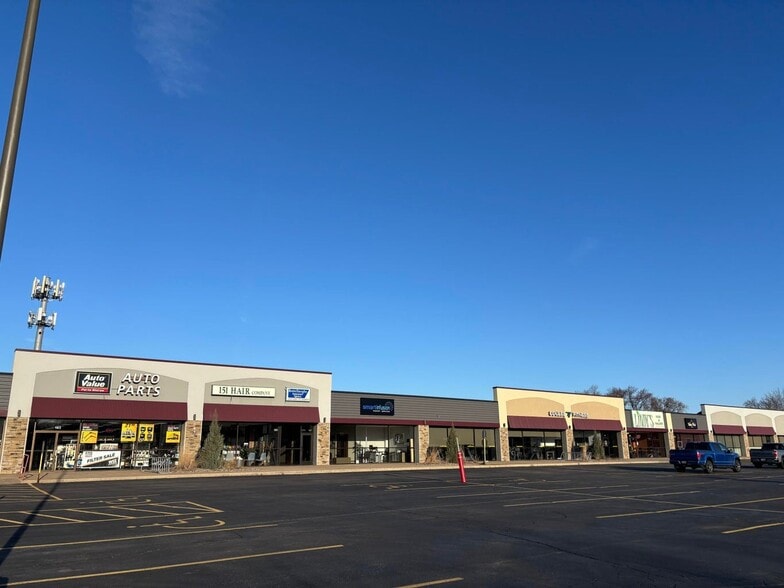 119 Sand Lake Rd, Onalaska, WI to rent - Building Photo - Image 3 of 16