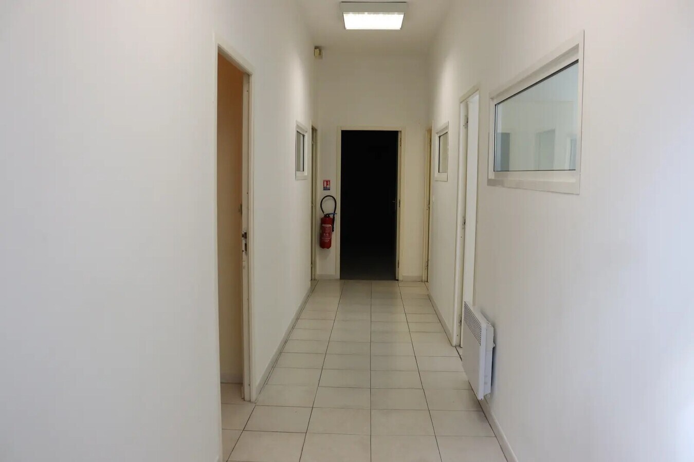 Salon-de-Provence, BDR 13300 - - - Interior Photo - Image 1 of 4