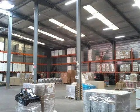 Location Entrepôt 3 200 m² - Photo 1