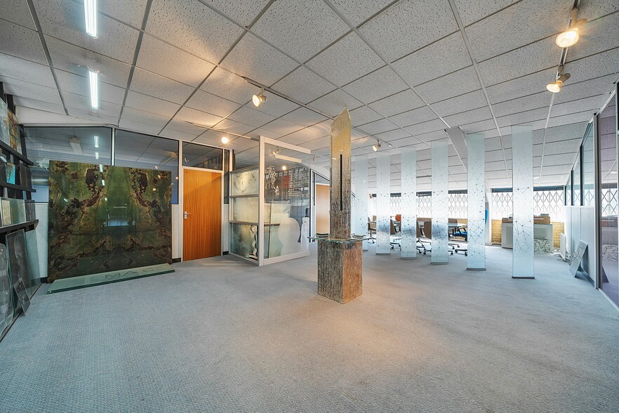 334 Brixton Rd, London for sale - Interior Photo - Image 3 of 6