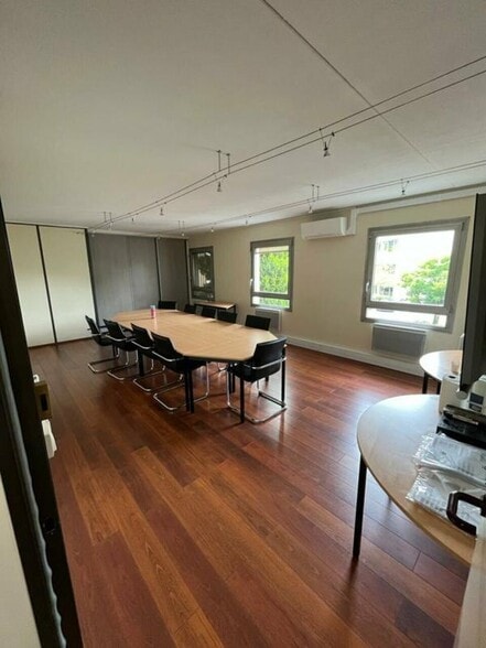 6 Chemin De Villeneuve, Écully to rent - Interior Photo - Image 2 of 6