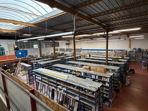 Light Industrial in Lyon to rent Building Photo- Image 2 of 17