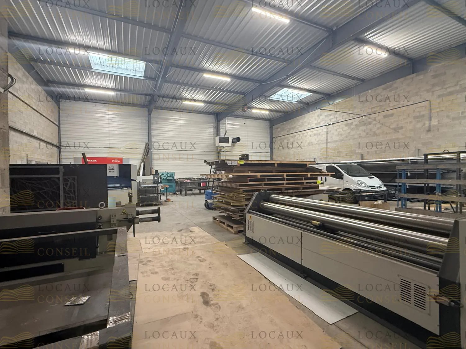 Light Industrial in Saint-Brice-sous-Forêt to rent Interior Photo- Image 1 of 6