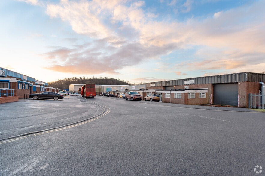 Sneyd Hill, Stoke On Trent to rent - Building Photo - Image 2 of 12