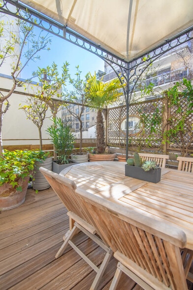 Build-to-Rent in Paris for sale - Building Photo - Image 1 of 2