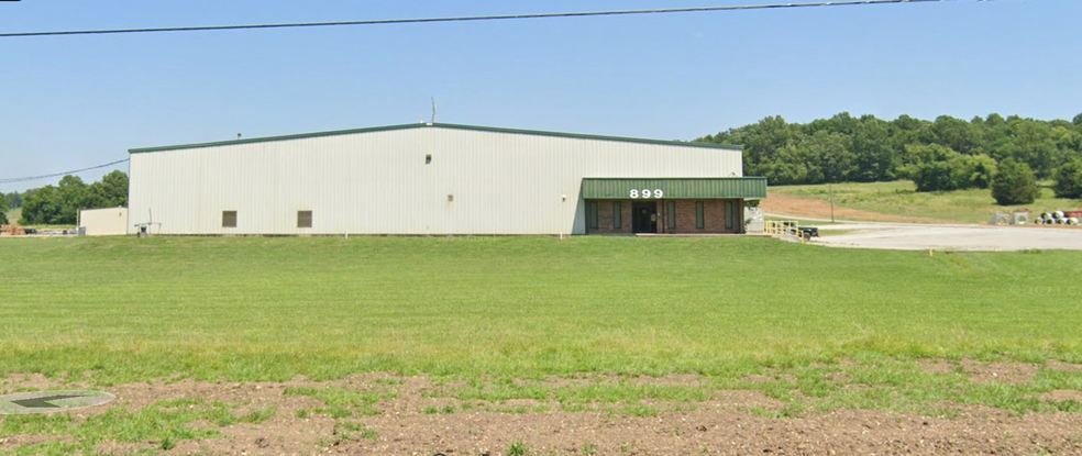 899 Industrial Dr, Lewisburg, TN for rent - Building Photo - Image 2 of 13