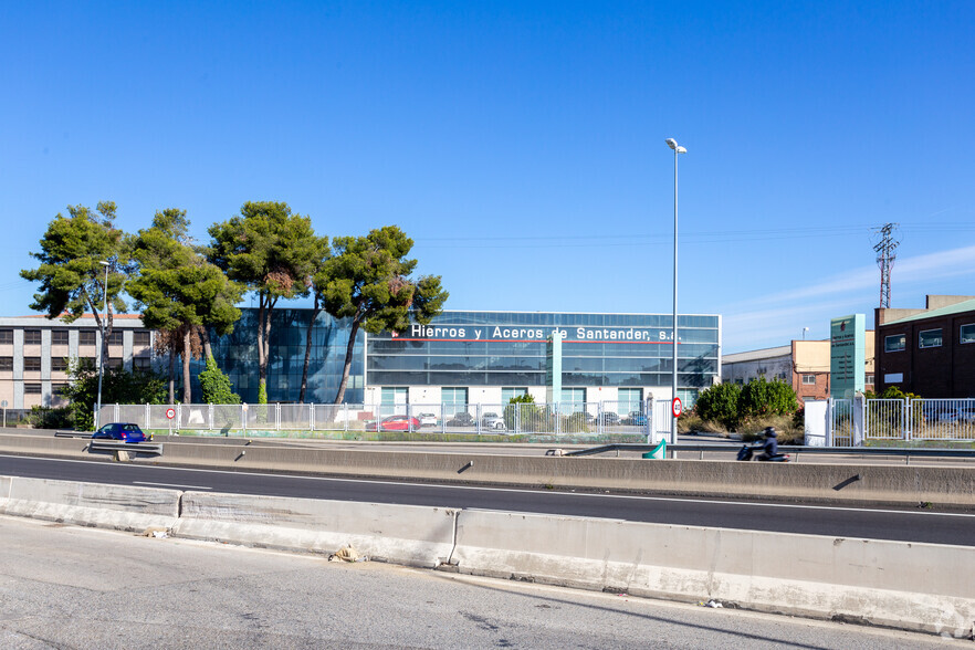 Calle Lago Carucedo s/n, Fuenlabrada, Madrid for rent - Building Photo - Image 2 of 3