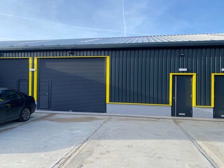 Moorside, Colchester to rent - Building Photo - Image 2 of 50