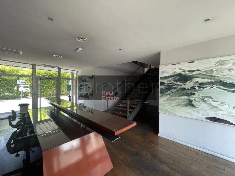 Office in Floirac to rent - Lobby - Image 2 of 6