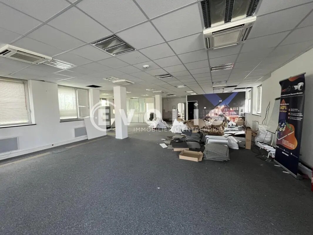 Office in Neuilly-Plaisance to rent Interior Photo- Image 1 of 9