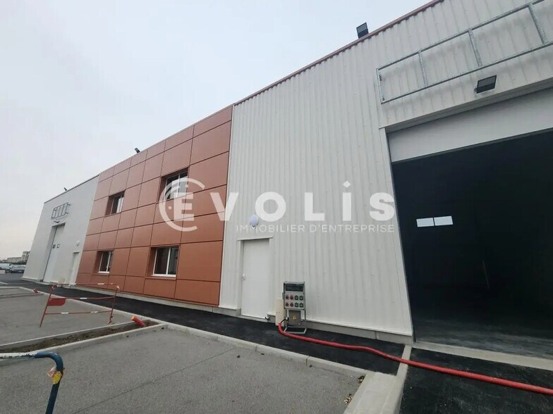 2 Rue Augustin Fresnel, Chassieu to rent - Building Photo - Image 2 of 20