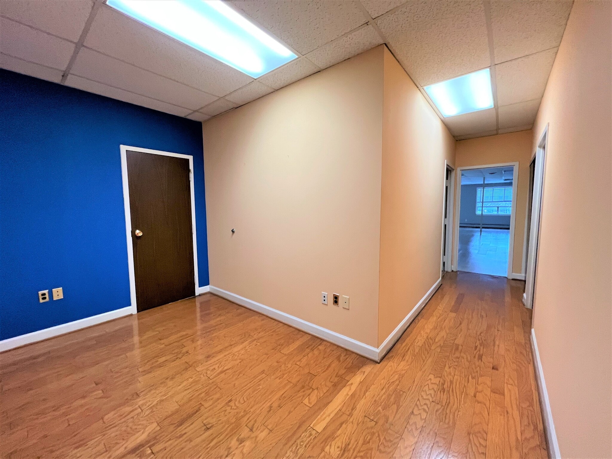 4641 Montgomery Ave, Bethesda, MD to rent Interior Photo- Image 1 of 4