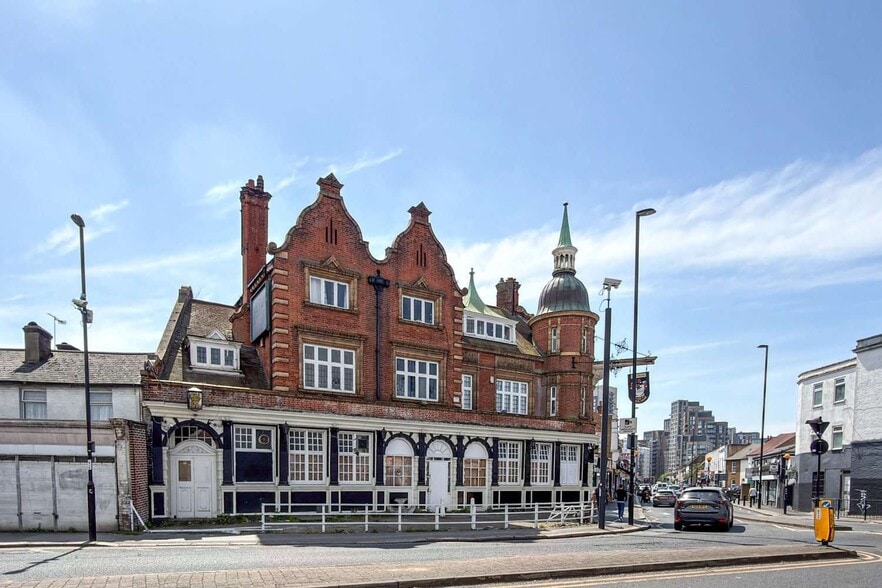 62 Lower Addiscombe Rd, Croydon for sale - Primary Photo - Image 1 of 2