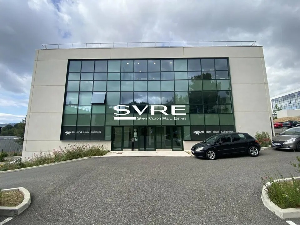 Location Bureaux 96 m² - Photo 1