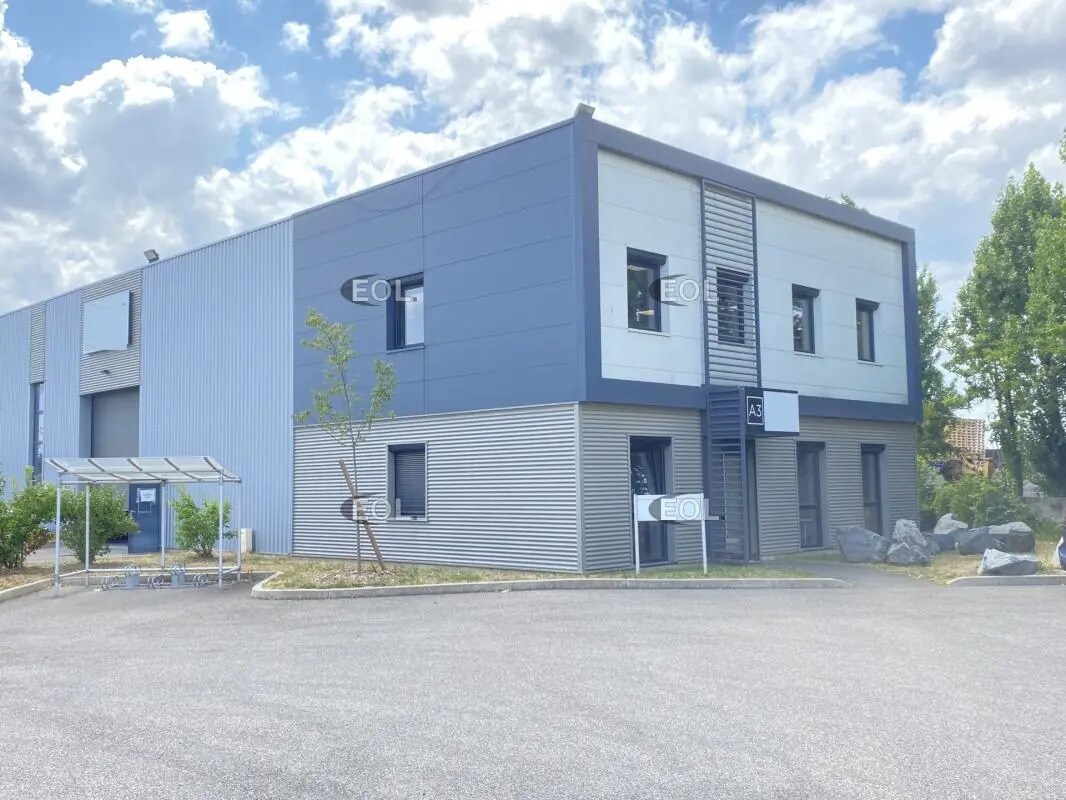 Light Industrial in Saint-Priest to rent Building Photo- Image 1 of 17