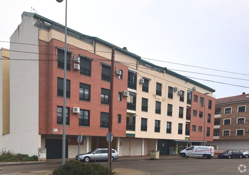 Paseo del Cementerio, 98, Talavera de la Reina, Toledo to rent - Primary Photo - Image 1 of 2