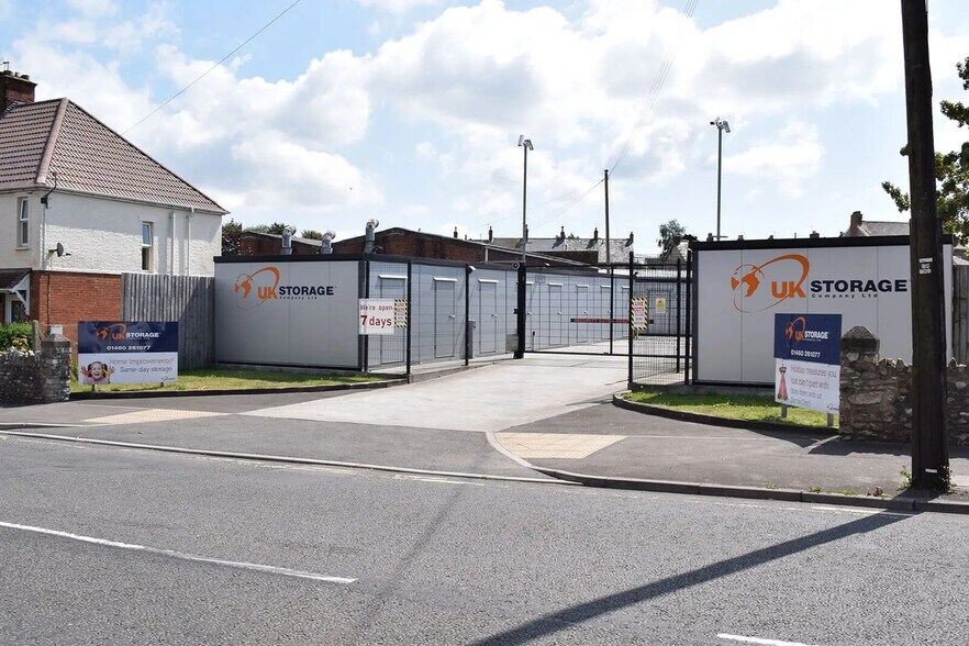 33 Furnham Rd, Chard to rent - Building Photo - Image 1 of 2