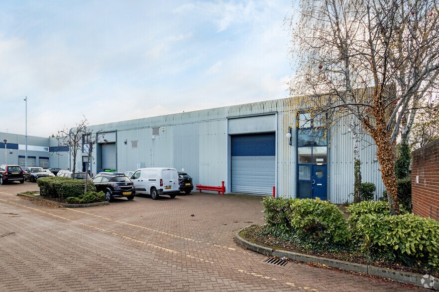 Church Rd, Mitcham to rent - Building Photo - Image 2 of 3