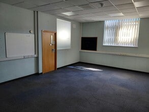 7-9 Cremyll Rd, Reading to rent Interior Photo- Image 2 of 3