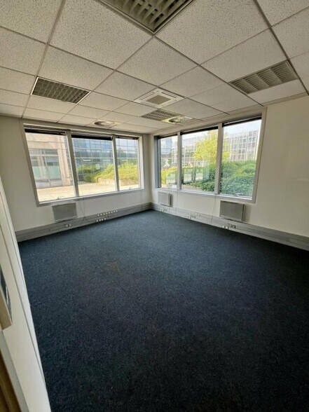 Office in Villepinte to rent - Interior Photo - Image 1 of 9
