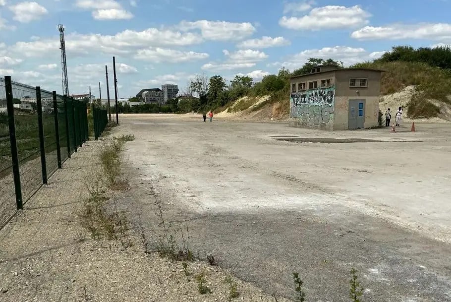 Location Terrain 9 000 m² - Photo 1