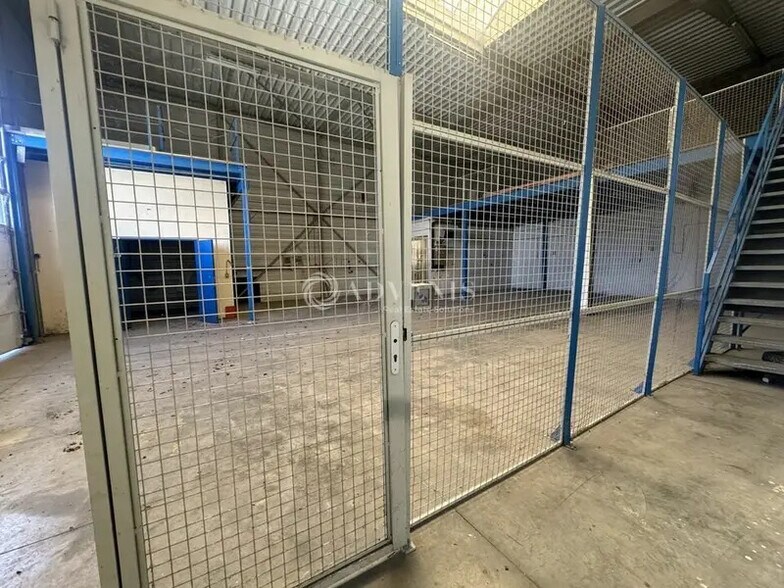 Light Industrial in Claye-Souilly to rent - Interior Photo - Image 3 of 9