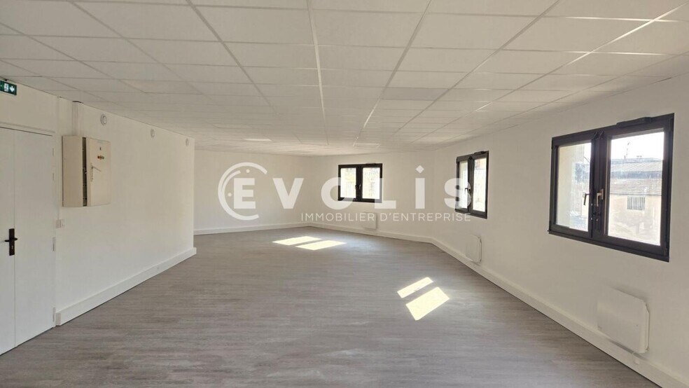 42-48 Rue Denis Papin, Ivry-sur-Seine to rent - Interior Photo - Image 2 of 52