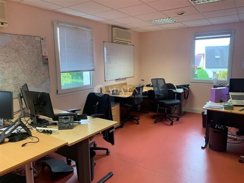 Office in Saint-Ouen for sale - Building Photo - Image 3 of 7